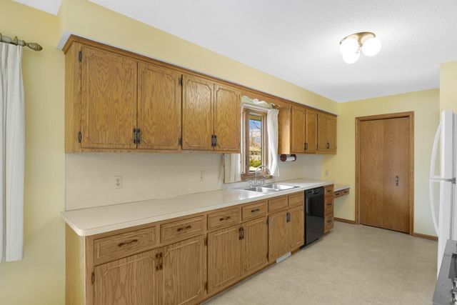 7042 Ewing Avenue N, Brooklyn Center, MN 55429