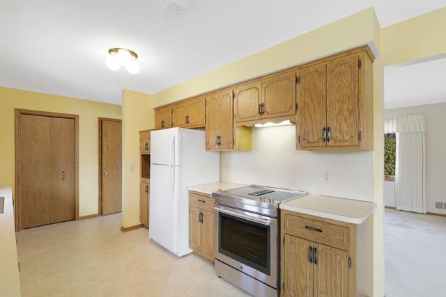 7042 Ewing Avenue N, Brooklyn Center, MN 55429