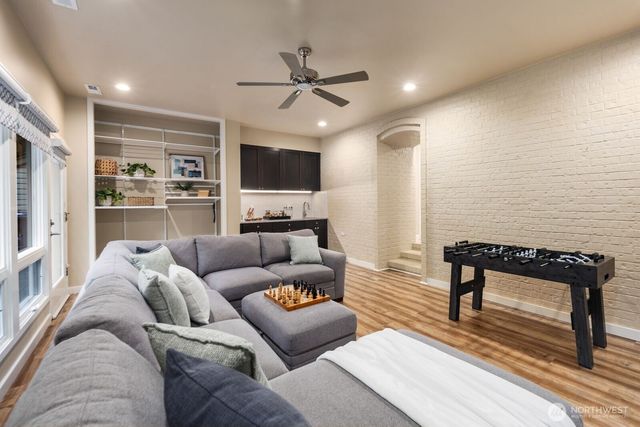 22720 NE 46th Street, Redmond, WA 98053