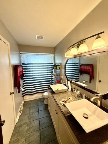 3437 Wallace Avenue, Steger, IL 60475