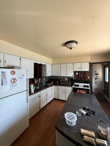 3437 Wallace Avenue, Steger, IL 60475