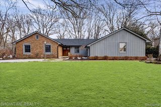 5688 Tequesta Court, West Bloomfield Charter Township, MI 48323