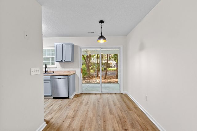 8032 Shadow Oak Drive, North Charleston, SC 29406