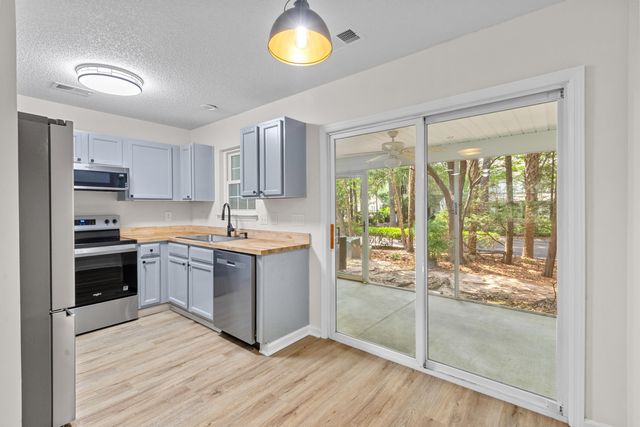 8032 Shadow Oak Drive, North Charleston, SC 29406