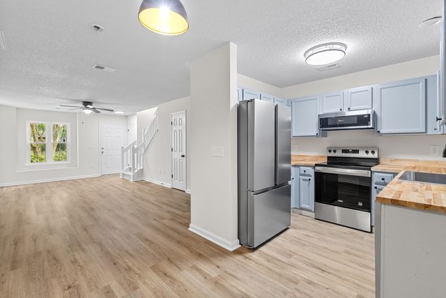 8032 Shadow Oak Drive, North Charleston, SC 29406