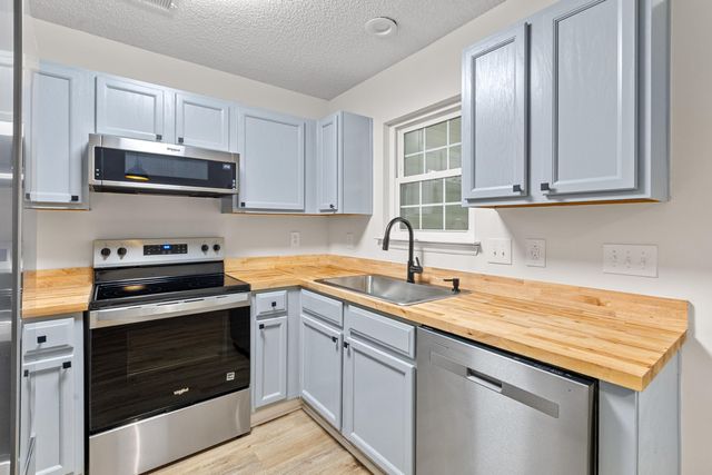 8032 Shadow Oak Drive, North Charleston, SC 29406