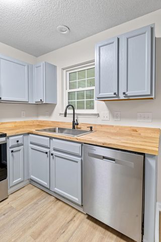 8032 Shadow Oak Drive, North Charleston, SC 29406