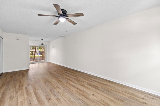 8032 Shadow Oak Drive, North Charleston, SC 29406