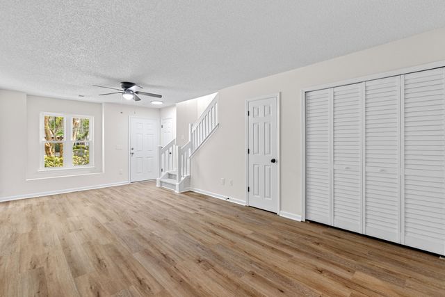 8032 Shadow Oak Drive, North Charleston, SC 29406