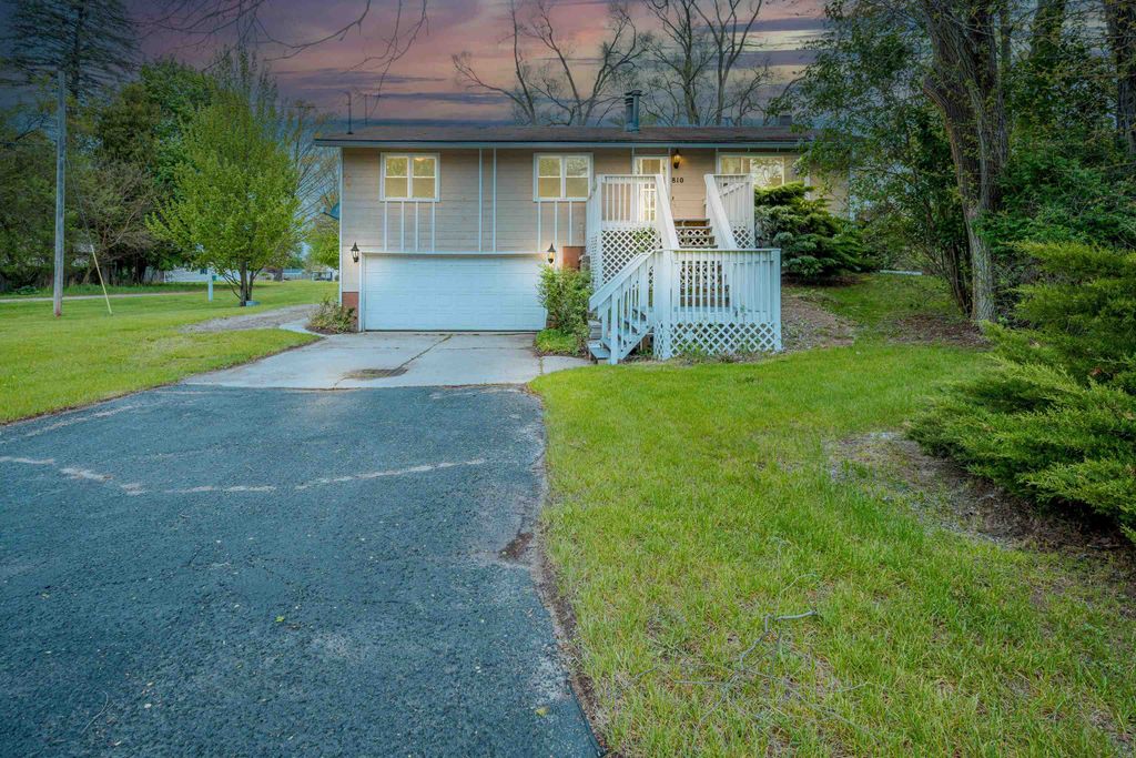 810 W Martin Street, Gladwin, MI 48624