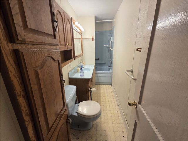 403 N I Street, Indianola, IA 50125