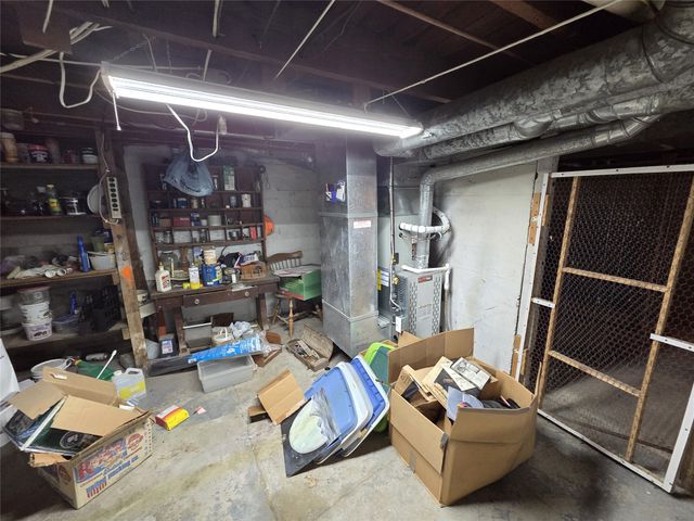 403 N I Street, Indianola, IA 50125