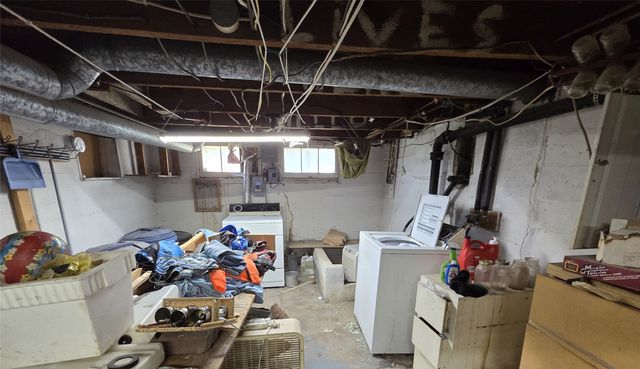 403 N I Street, Indianola, IA 50125