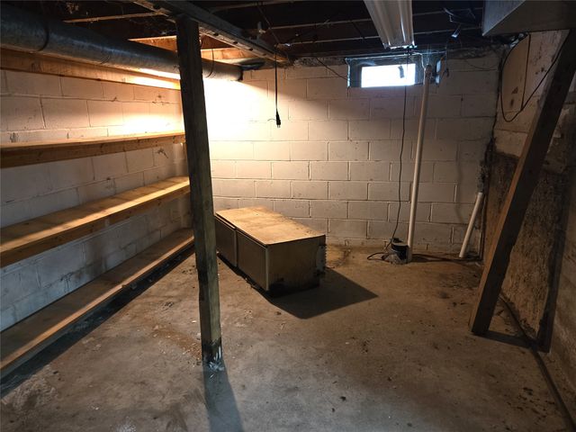 403 N I Street, Indianola, IA 50125