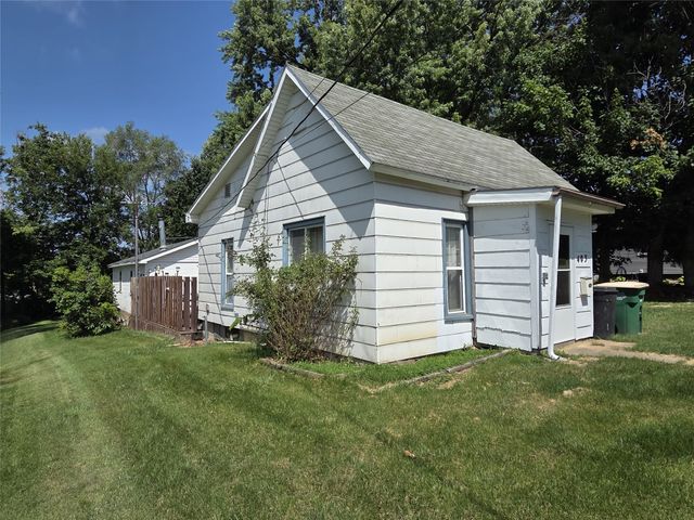 403 N I Street, Indianola, IA 50125