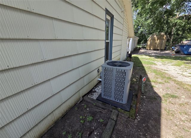 403 N I Street, Indianola, IA 50125