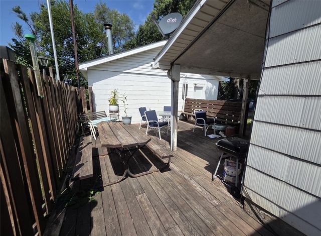 403 N I Street, Indianola, IA 50125