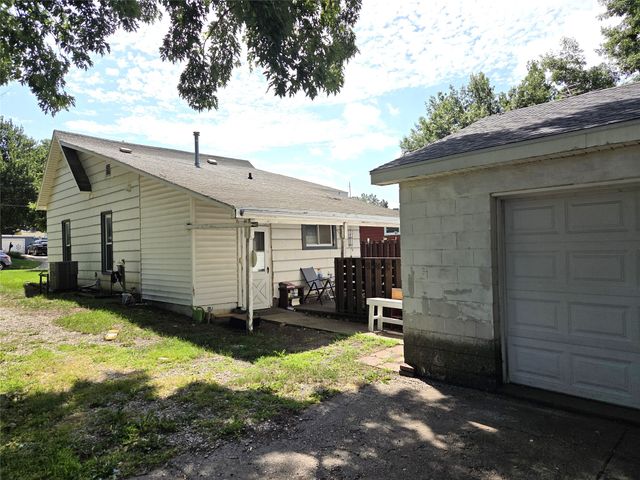 403 N I Street, Indianola, IA 50125