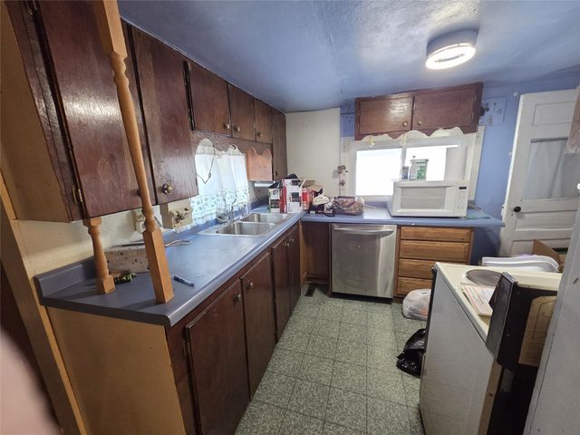 403 N I Street, Indianola, IA 50125