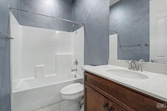 9803 Petersburg Place, Bakersfield, CA 93306