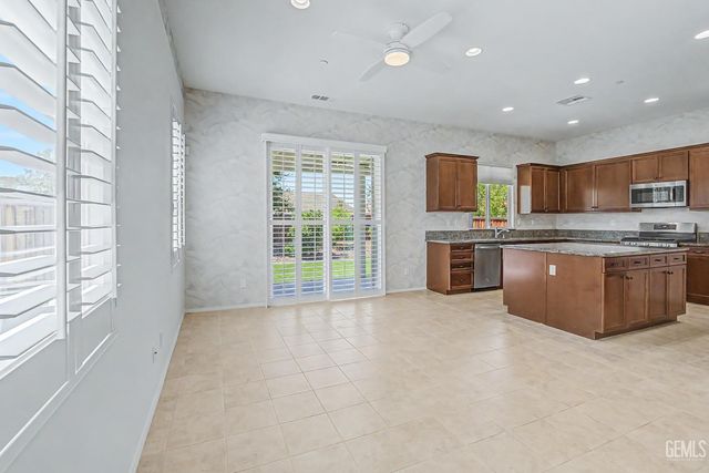 9803 Petersburg Place, Bakersfield, CA 93306