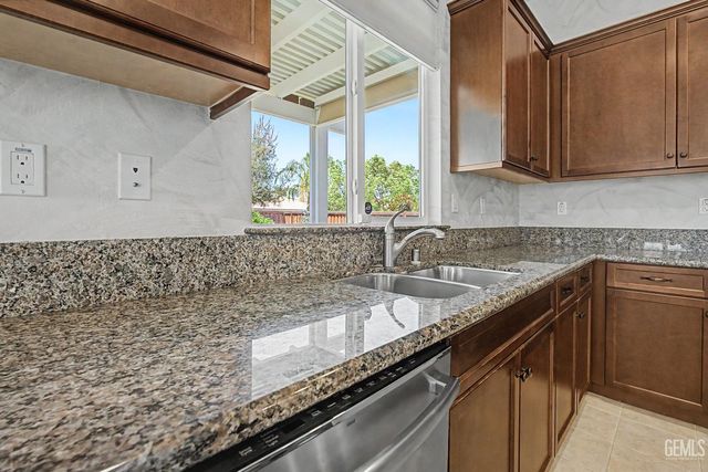 9803 Petersburg Place, Bakersfield, CA 93306