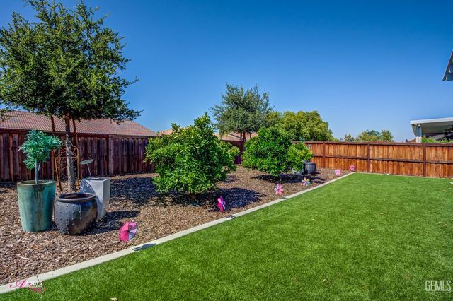 9803 Petersburg Place, Bakersfield, CA 93306