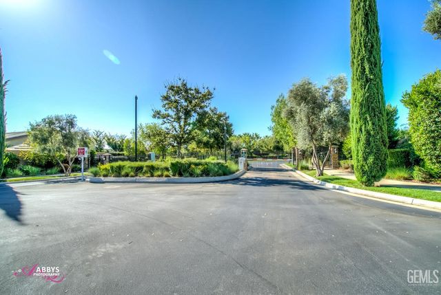 9803 Petersburg Place, Bakersfield, CA 93306