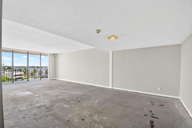 3800 WASHINGTON Road 708, West Palm Beach, FL 33405