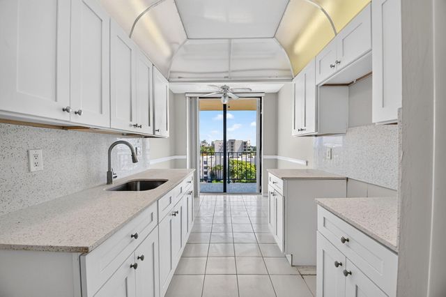 3800 WASHINGTON Road 708, West Palm Beach, FL 33405