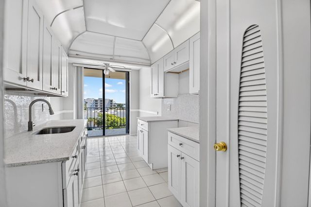 3800 WASHINGTON Road 708, West Palm Beach, FL 33405