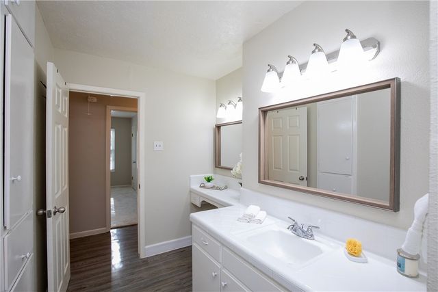 726 Meadowbrook Dr, Corpus Christi, TX 78412