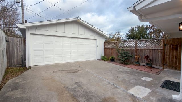 726 Meadowbrook Dr, Corpus Christi, TX 78412