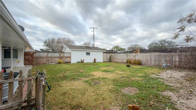 726 Meadowbrook Dr, Corpus Christi, TX 78412