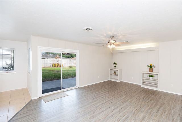 726 Meadowbrook Dr, Corpus Christi, TX 78412