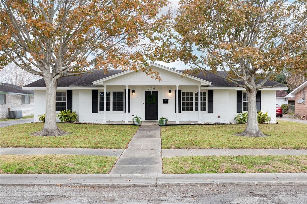 726 Meadowbrook Dr, Corpus Christi, TX 78412