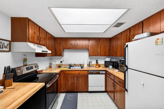 550 FAIRWAYS DRIVE A, Ocala, FL 34472