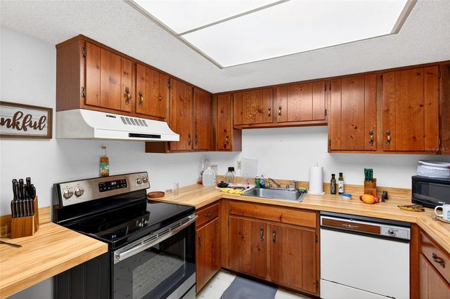 550 FAIRWAYS DRIVE A, Ocala, FL 34472