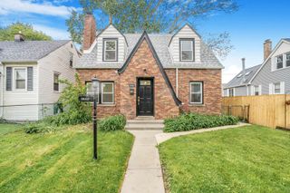 9602 S Troy Avenue, Evergreen Park, IL 60805