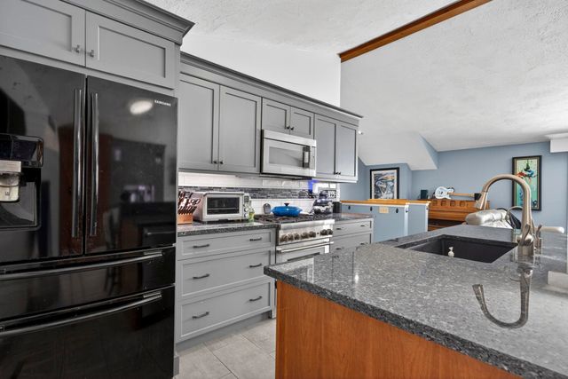 49 Birkdale Road, Bedford, NH 03110