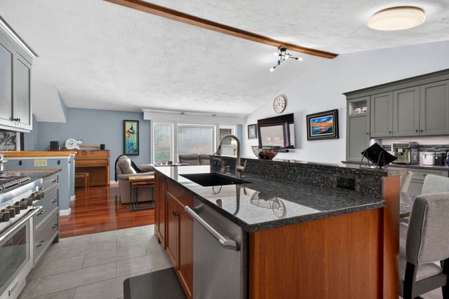 49 Birkdale Road, Bedford, NH 03110