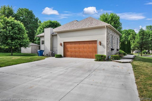 604 Carriage Way, Davison, MI 48423