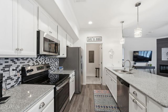 900 S CANAL Drive 211, Chandler, AZ 85225