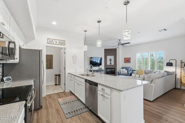 900 S CANAL Drive 211, Chandler, AZ 85225