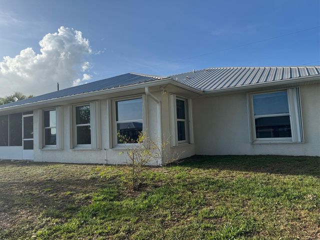 2422 SE 33rd St, Okeechobee, FL 34974