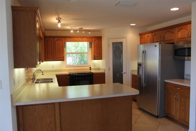 2422 SE 33rd St, Okeechobee, FL 34974