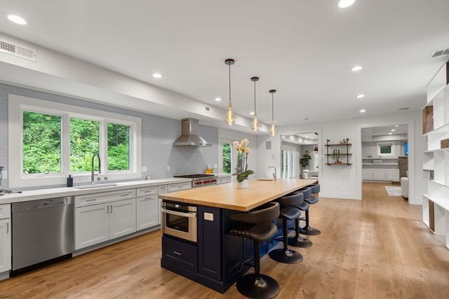 80 Locust Ln, Needham, MA 02492