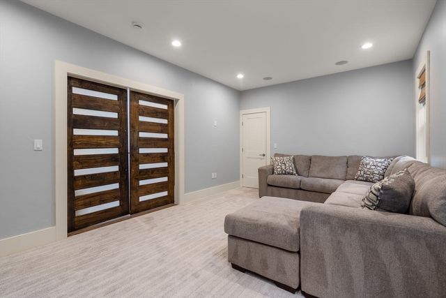 80 Locust Ln, Needham, MA 02492