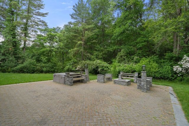 80 Locust Ln, Needham, MA 02492