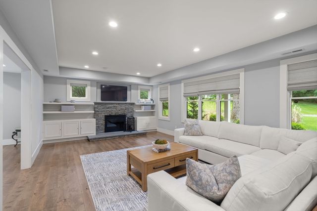 80 Locust Ln, Needham, MA 02492